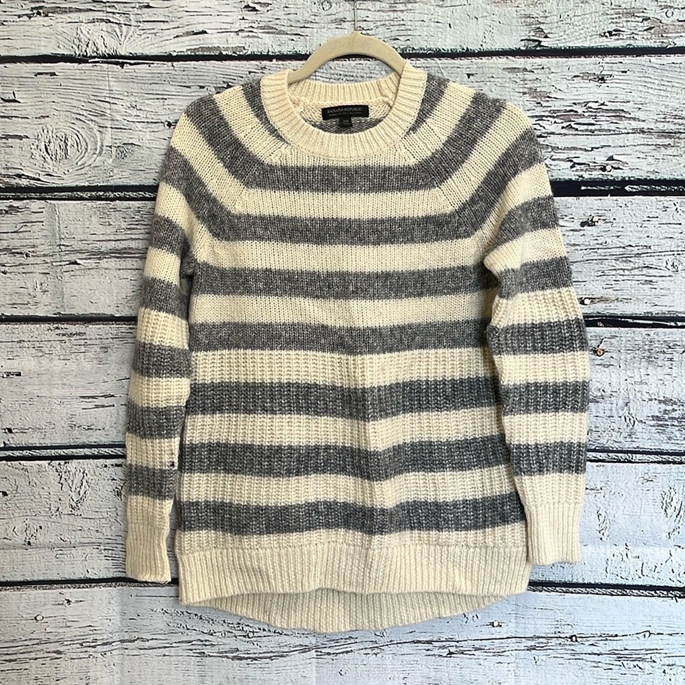 Banana Republic Cream Gray Striped Sweater Italian Yarn Wool Blend Size XS